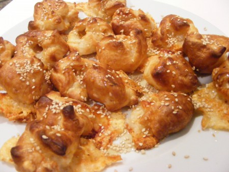 Folhados de queijo e mel 